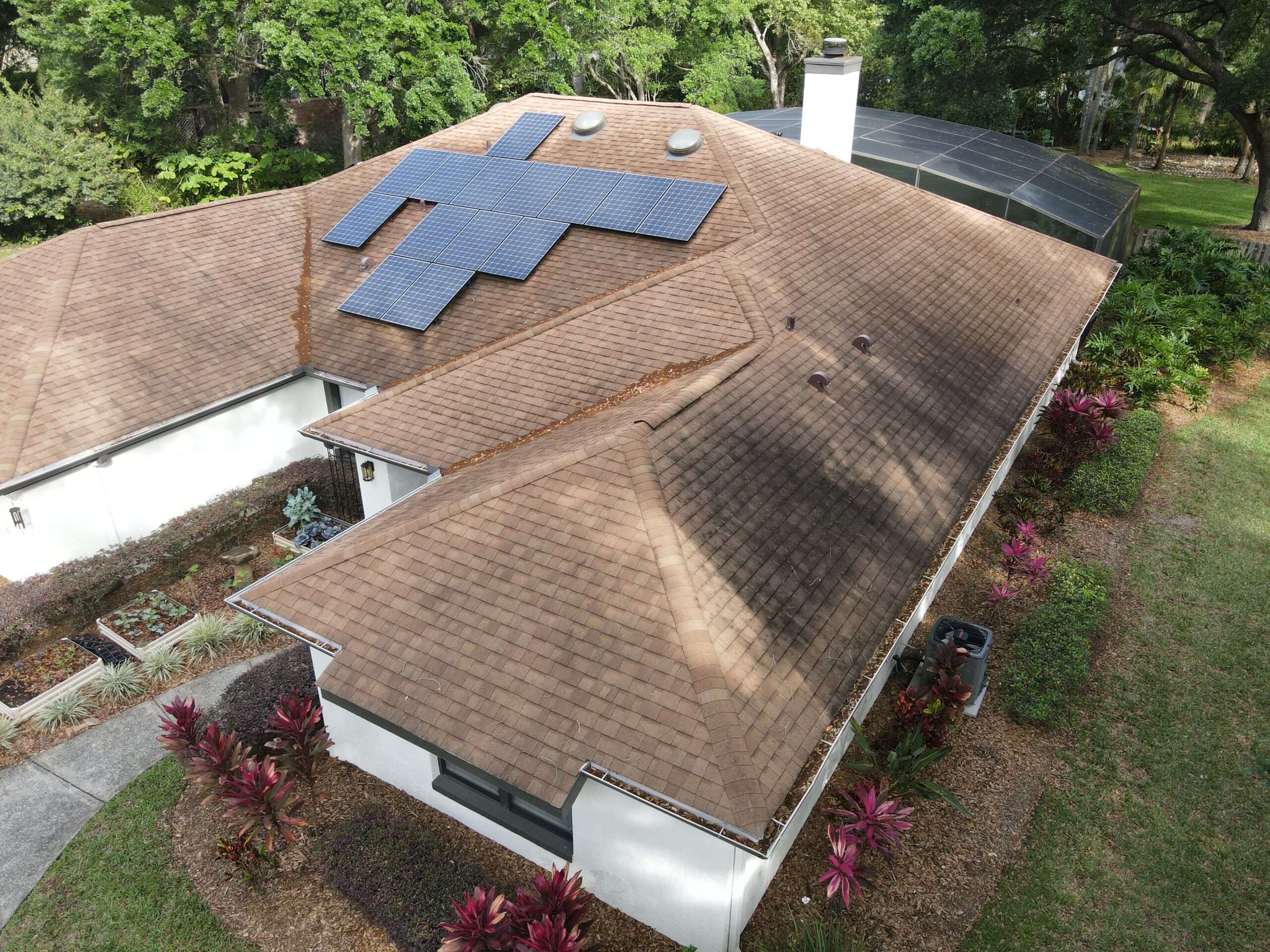Shingle roof before cleaning